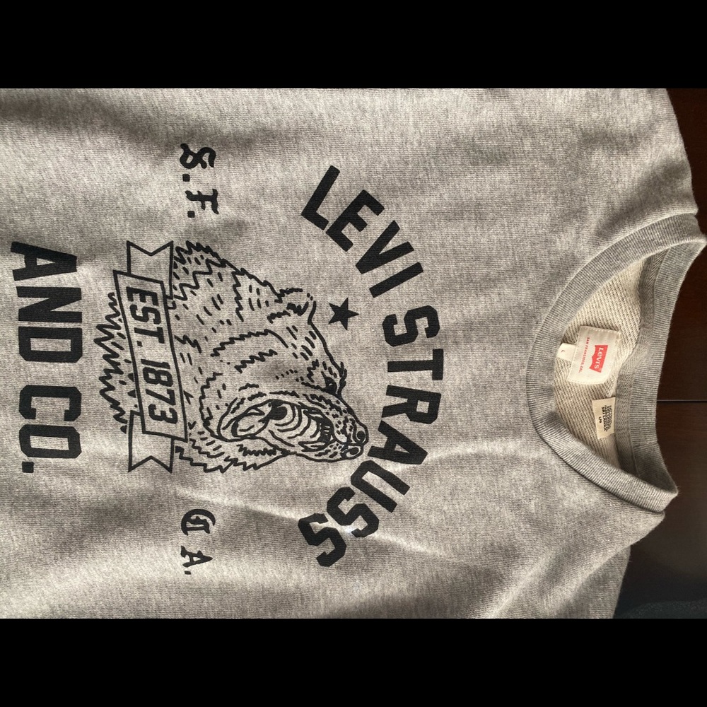 Levi’s crew neck